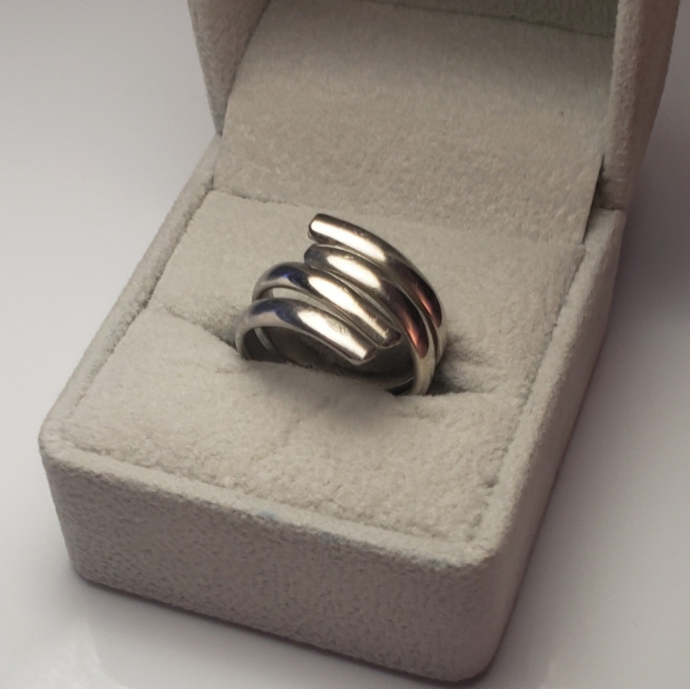 Ring - Picture 4 of 6
